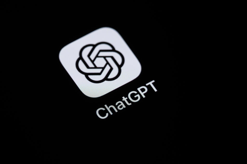 يظهر التحليل أن تطبيق ChatGPT للجوال يشهد تباطؤًا في نمو التنزيل والاستخدام اليومي