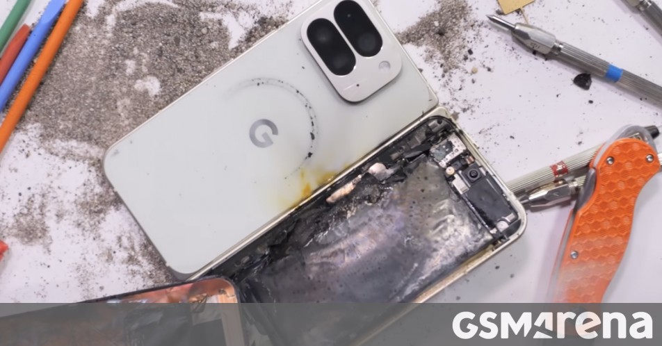 تنفجر بطارية Google Pixel 10 Pro Fold أثناء اختبار المتانة القصوى