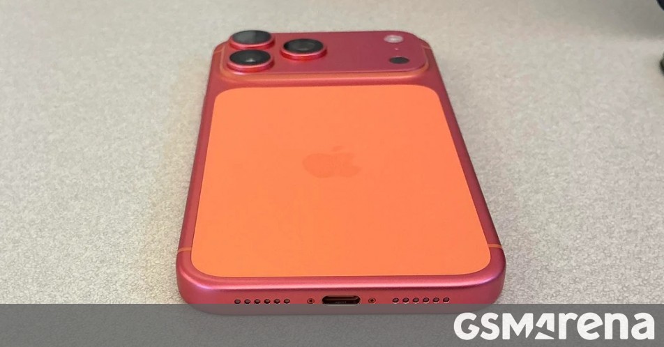 يواجه عدد من مستخدمي iPhone 17 Pro الأوائل مشكلات إزالة اللون