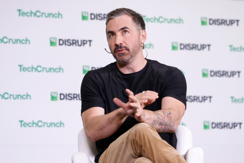 مؤسس Digg، كيفن روز، يتحدث عن الحاجة إلى مجتمعات اجتماعية موثوقة في عصر الذكاء الاصطناعي