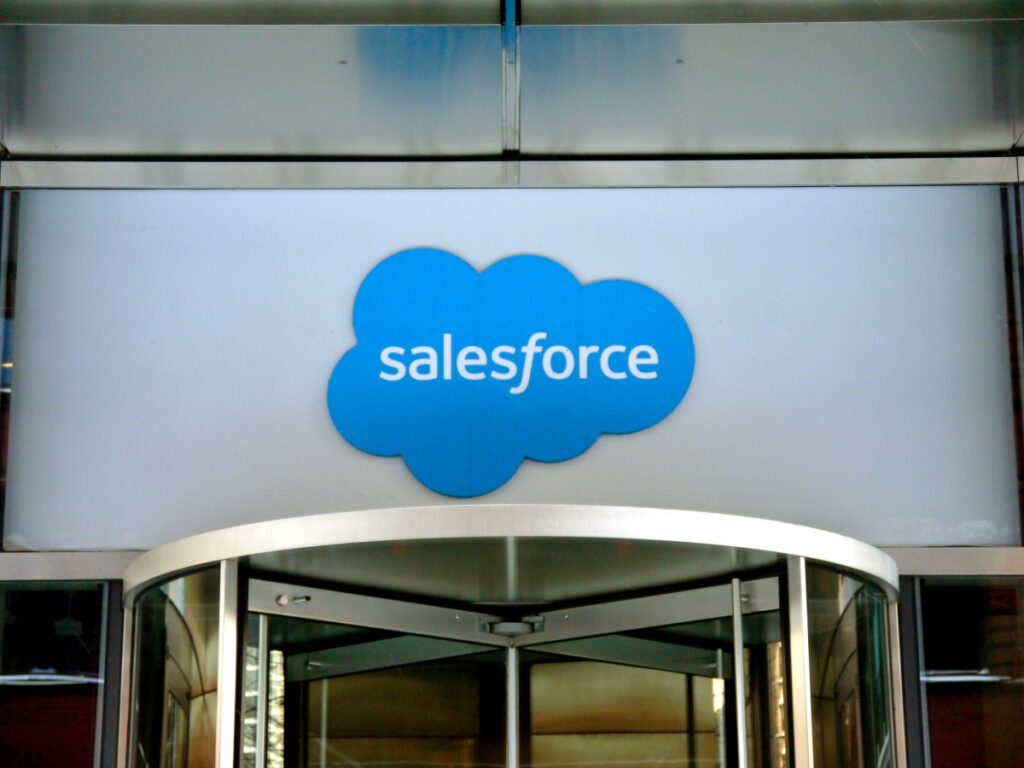 يطلق Salesforce منتج ترميز Vibe Enterprise ، Agentforce Vibes