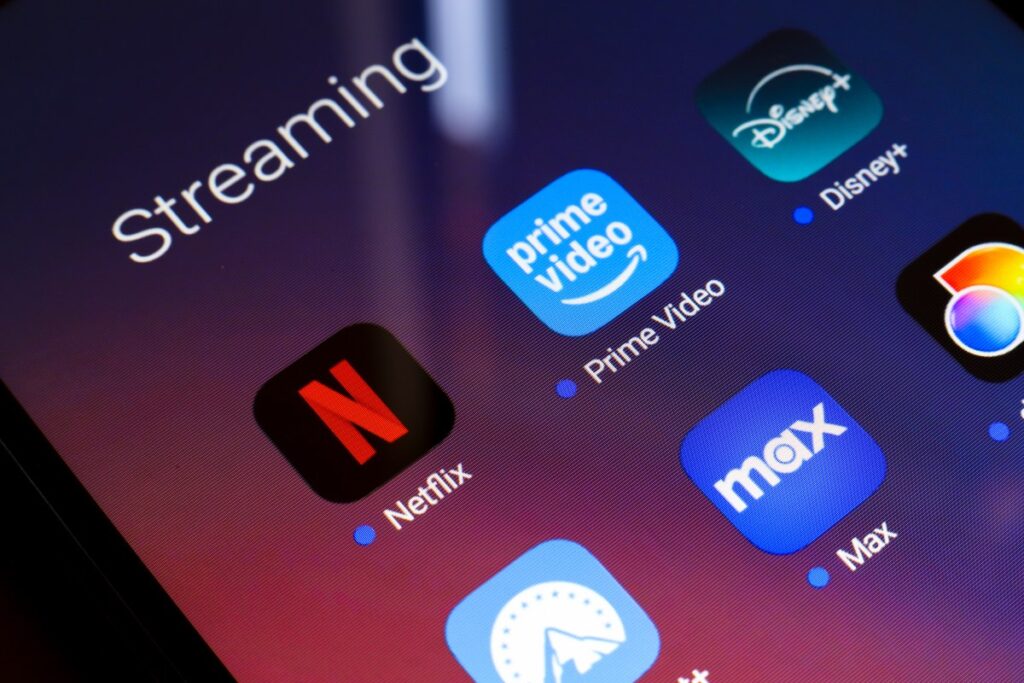 كيف ستعيد صفقة Netflix وWarner Bros تشكيل هوليوود؟