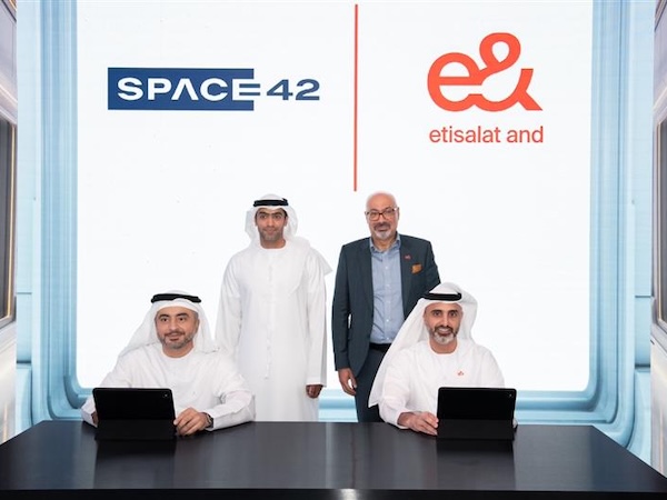 تتعاون شركة e& UAE مع Space42 على القمر الصناعي D2D عبر Equatys JV