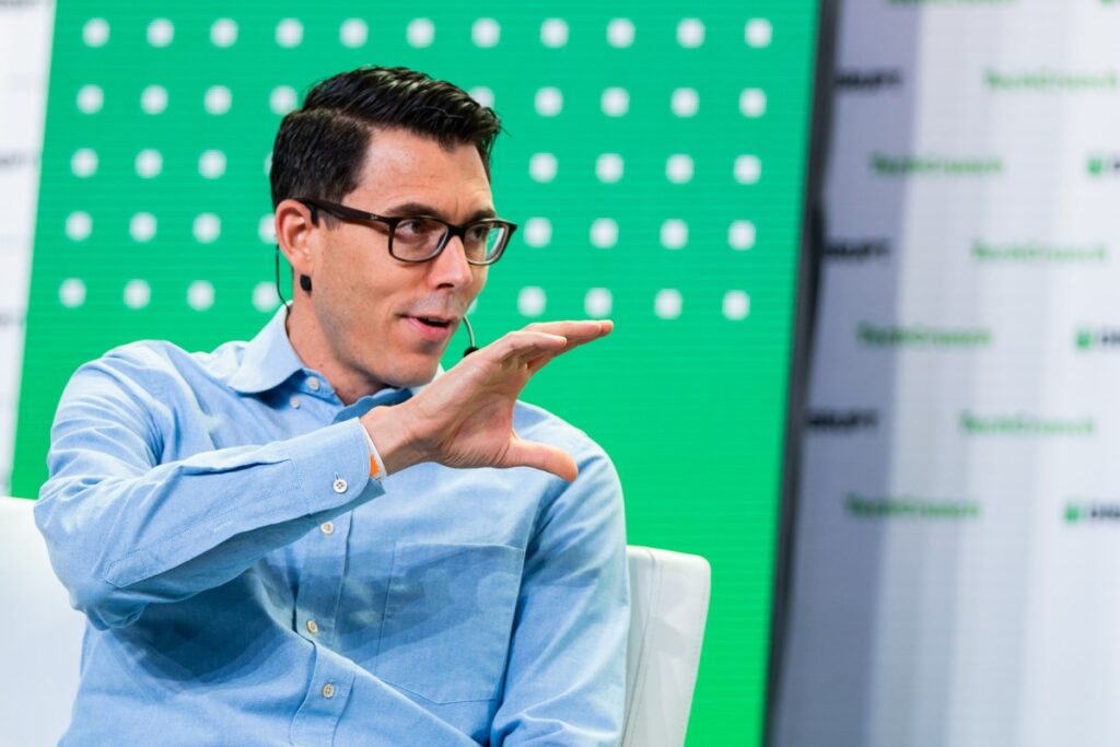 يتولى الرئيس التنفيذي لشركة Rivian دورًا تسويقيًا كبيرًا في التغيير قبل إطلاق R2