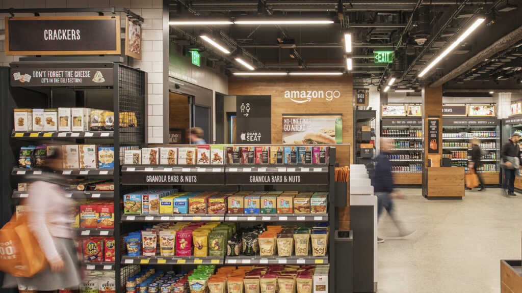 تغلق أمازون متاجرها الفعلية Amazon Go وAmazon Fresh