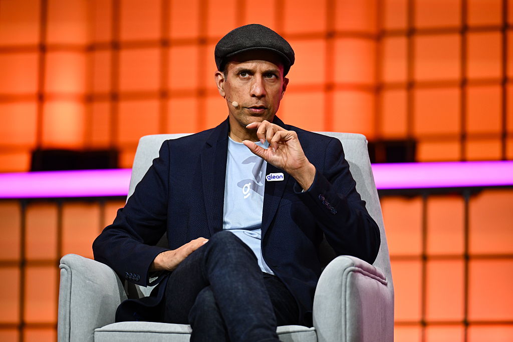 تم تفعيل عملية الاستيلاء على الأراضي باستخدام الذكاء الاصطناعي للمؤسسة. يقوم جلين ببناء الطبقة الموجودة أسفل الواجهة.