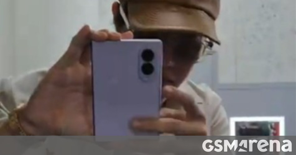 يقوم J-Hope عضو فرقة BTS بالتشويق لهاتف Samsung Galaxy Z Fold8 قبل الإطلاق