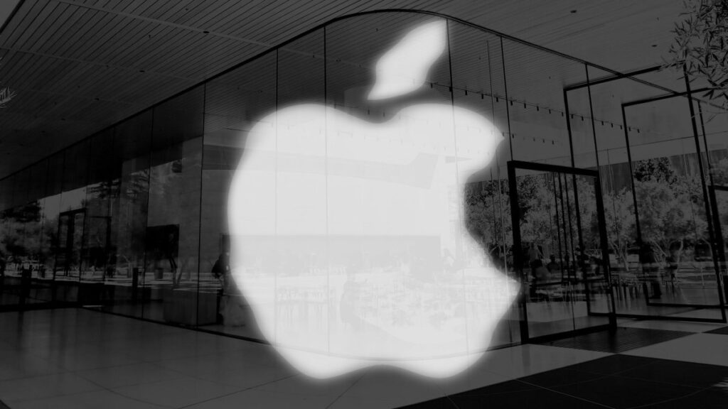 تقول شركة Apple إن الموظف السابق استغل خطأً “نادرًا” لتنزيل الملفات السرية بعد مغادرته إلى OpenAI