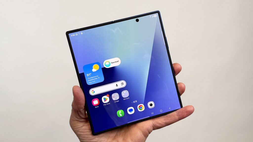 هاتف Galaxy Z Fold القادم قادم، ولكن ما هي الصفقات التي يمكن أن تتوقعها؟ إليك كل ما نعرفه حتى الآن
