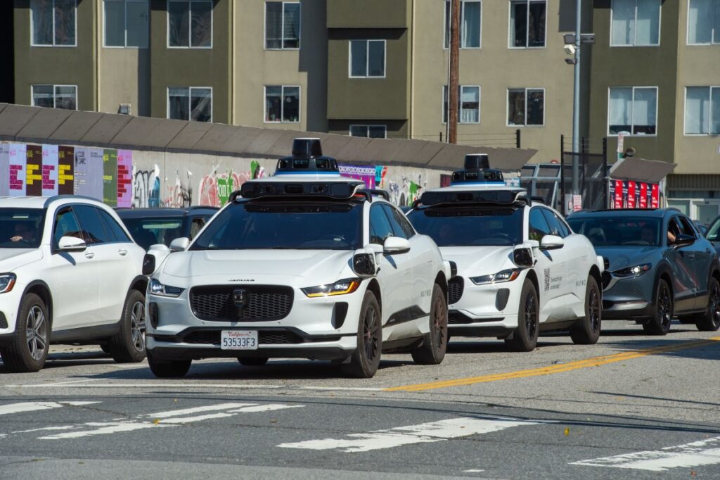 عمدة سان فرانسيسكو يطالب بقواعد أكثر صرامة بعد فشل Waymo المروري